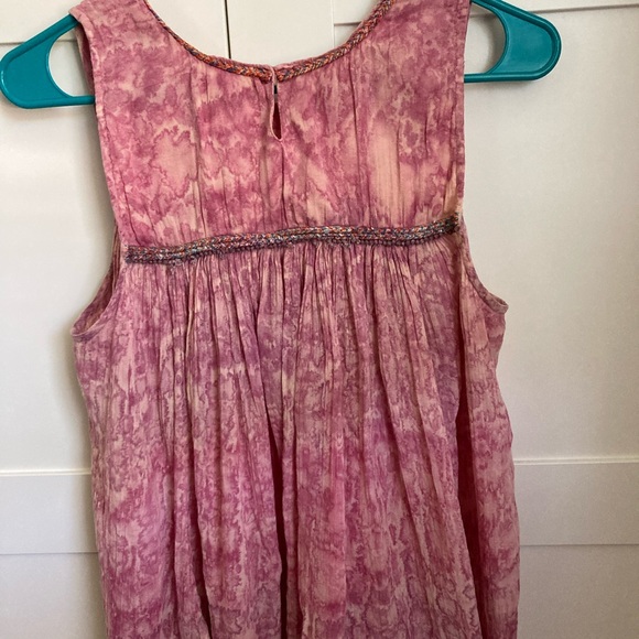 Light and airy Indian dye sleeveless top in mauve and beige dye. - Picture 3 of 5
